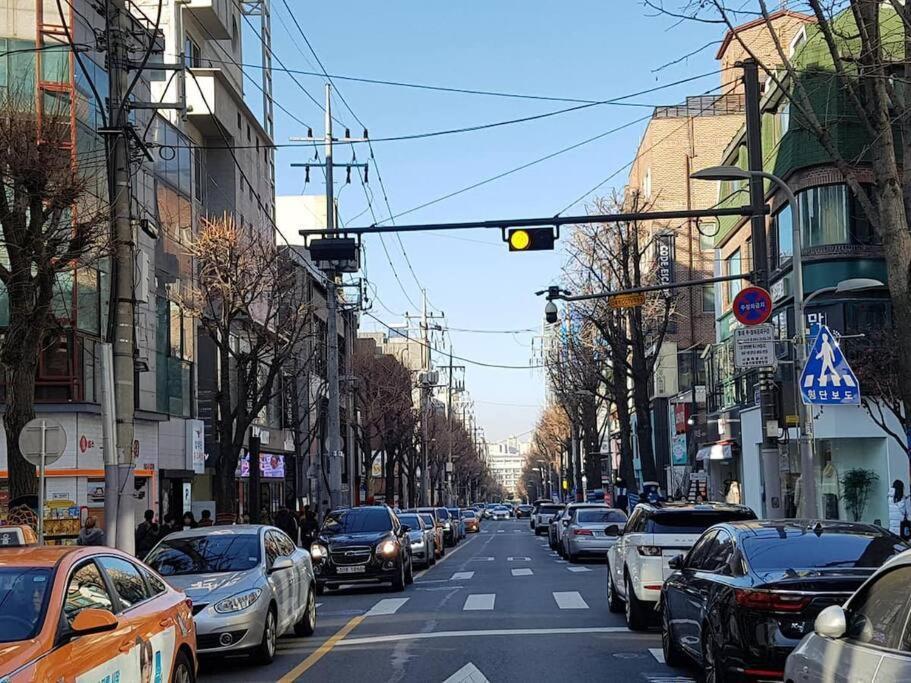 Gangnam Garosu-gil Sinsa And River Apartment