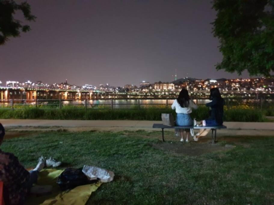 Gangnam Garosu-gil Sinsa And River Apartment Seoul